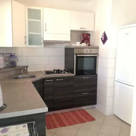 Dora Apartment *