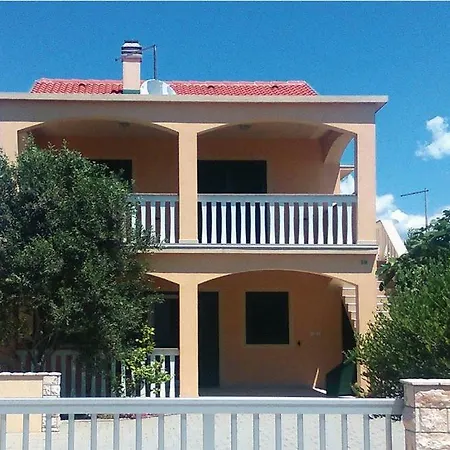 Dora Appartement Povljana