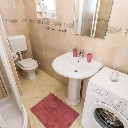 Dora Appartement Povljana