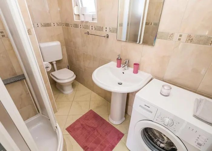 Dora Appartement Povljana